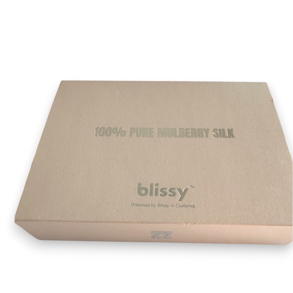 BLISSY White 22-Momme 100% Mulberry Silk Pillowcase Standard 25x19" - Picture 7 of 8